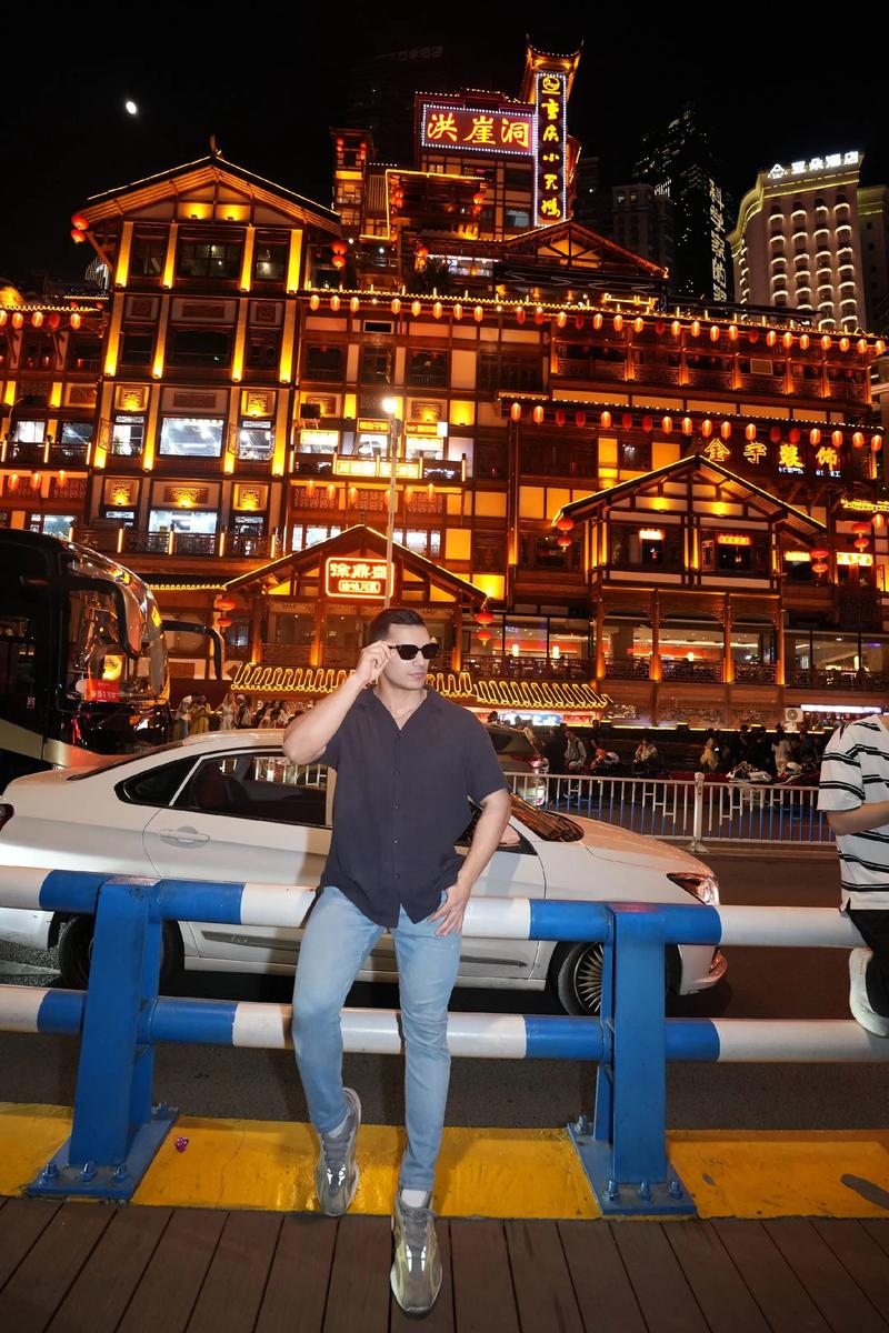 Guest at Hongyadong, Chongqing at night