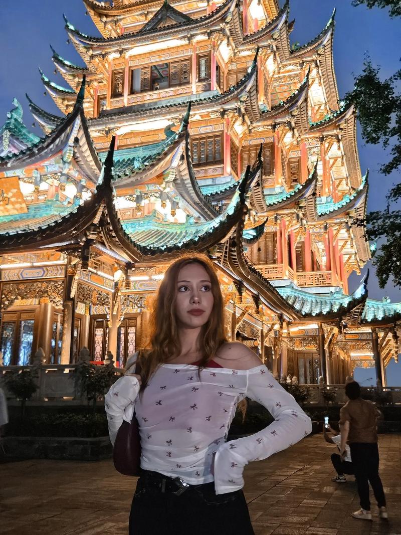 Guest at Hongen Temple pagoda at night